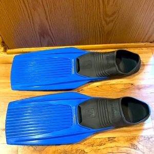 US DIVERS Aqua Lung Technisub 4 - 5 youth 36 kids fins flippers diving swimming